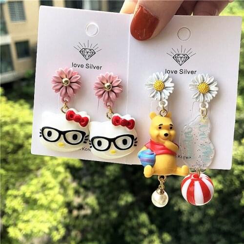 2021 New Arrival Anime Accessories Cute Winnie The Pooh Resin Dissymmetric Dangle Earrings Kitty Flower Ear Drops Fashion Girls