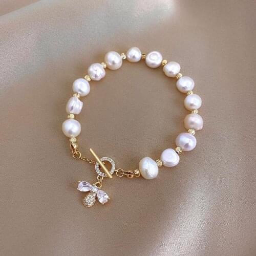 2021 Elegant Baroque Natural Pearl String Bracelet For Woman Luxury Zircon Bee Pendant Bracelet Fashion Girls Sweet Jewelry