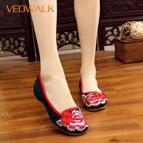 Veowalk Red Chinese Lucky Knot Women Slip on Canvas Ballet Flats Floral Embroidered Ladies Leisure Walking Shoes Zapatos Mujer