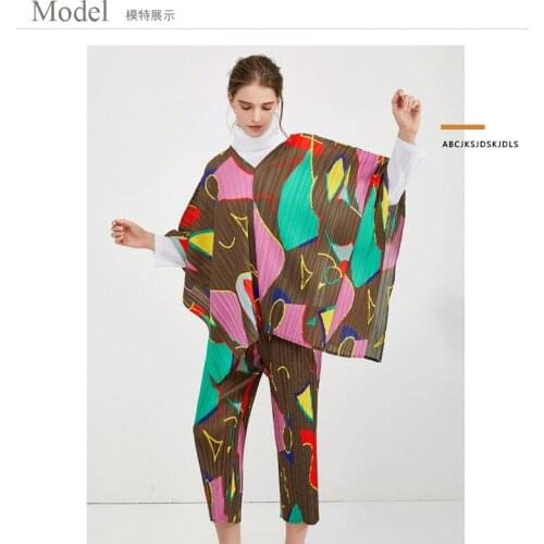 HOT SELLING Miyake new Style V-neck batwing sleeve T-shirt in the fold ankle-length pants solid print two-piece outfit IN STOCK