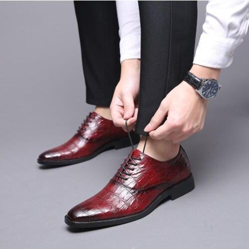 Mens Wedding Party Shoes British Style Man Formal Dress Shoes Wedding Oxfords Pointed Toe Brogues shoes erkek ayakkabi X3-11