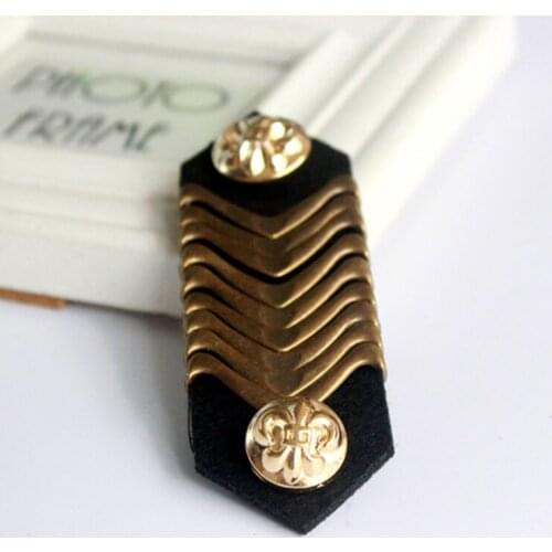 Free shipping new Korean accessories Korean men female punk wind suit brooch men women exaggerated rivets long tassel shoulders
