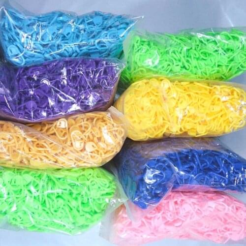 Wholesale 2000pc Plastic Knitting Needle Hook Stitch Holders Buckle Crochet Locking Stitch Markers Latch 9cm Length