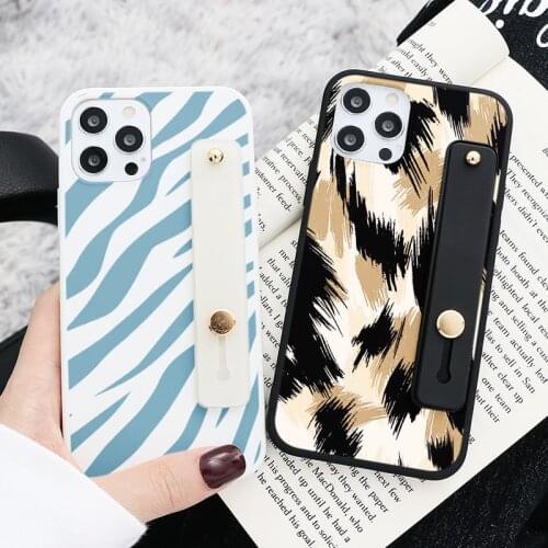 Wrist Strap Leopard Pattern Soft Silicone Phone Case For iPhone 11 12 Pro Max Xs Max 8 7 6s Plus XR 12 mini X 5S SE 2020 Capa