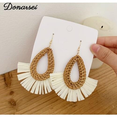 Donarsei Fashion Water Drop Handmade Lafite Rattan Tassel Earrings For Women Bohemian Raffia Wooden Fringe Drop Earrings