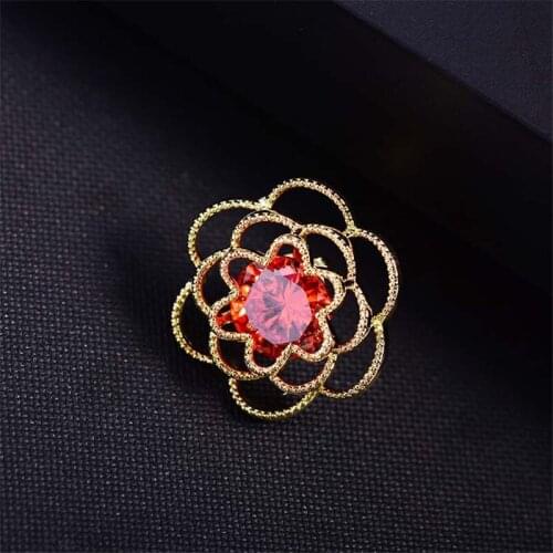 Simple Red Zircon Crystal Hollow Rose Brooches Women Badge Accessories Fashion Brooches Pins Collar Lapel Pin Christmas Broche