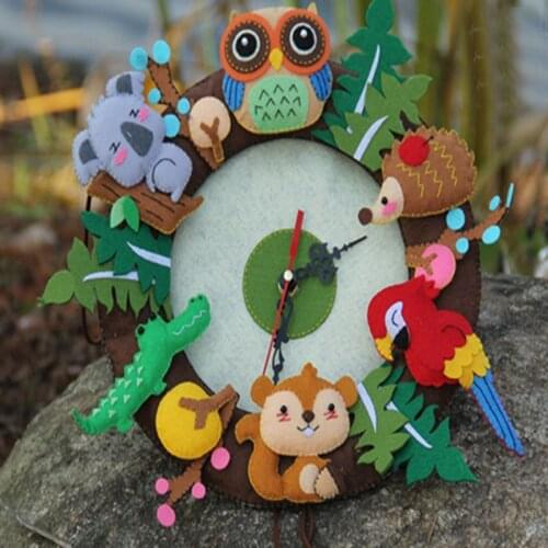 ZY DIY Sewing Felt Package Happy Animals Family Clock Non woven Felt DIY For Decoration of Home Party Room