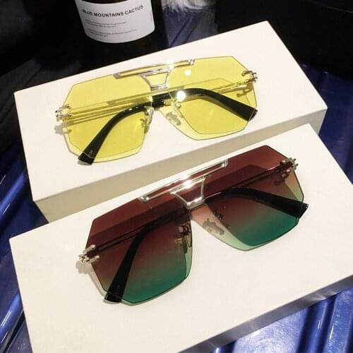 2021 New Brand Designer Women Or Men Sunglasses Oversized Female Fashion Sun glasses For Women Eyewear UV400