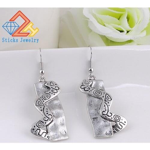 The latest fashion retro palace carved earrings jewelry factory direct