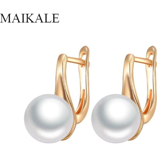 MAIKALE Simple 10MM Imitation pearl Earrings Gold Round White Pearl Stud Earrings with Pearl Earrings for Women Gifts