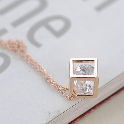 Personality Round Cut Shining Crystal Square Pendant Fashion Elegant Girl AAA Cubic Zirconia Necklace Charm Women Birthday Gift