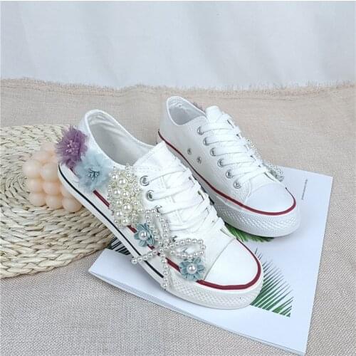 2021 Spring Fashion Sneakers Thick Bottom Canvas Shoes Womens Casual Shoes Womens Handmade Bead Flowers White Flat