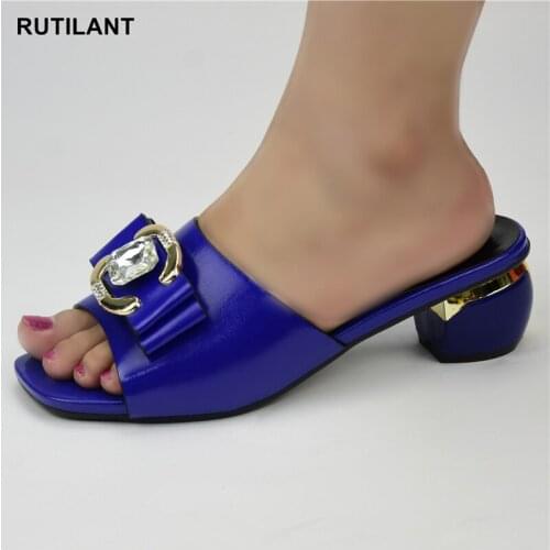 Latest African Women Wedding Shoes Decorated with Rhinestone Low Heels Slip on Shoes Fashionable Diamond Slippers for Ladies