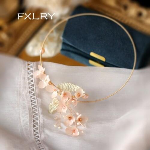 FXLRY Chokers On The Neck