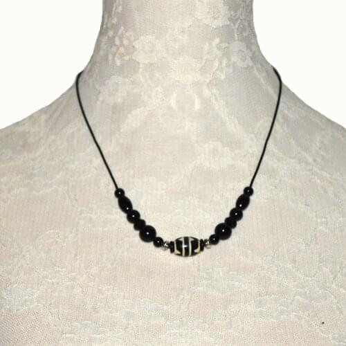 Tibet agate DZI necklace Black and white Double tiger tooth Daluo DZI Womens jewelry necklace short necklace Free Shipping