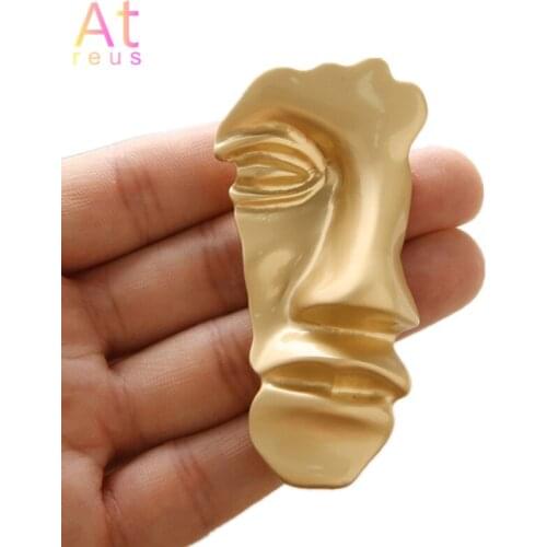 2019 Exaggerated Brooches for Women Gold Color Metal Accessories Coat Hijab Pins Half Human Face Brooches Personality Broche