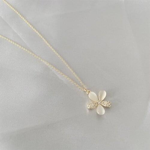 Seanlov Fashion Flower Daisy Pendant Necklace Gold Color Elegant Chain Clavicle Short Chain Necklace for Women Jewelry Gifts