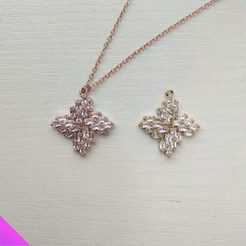 New Christmas gift snowflake pendant snow necklace inlaid bright zircon sweater chain classic ladies gift 2 colors wholesale 10