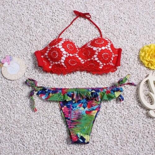 2018 New Style Low Waist Wavy Edge Thong Swimwear Women Sexy Red Lace Bra Bikinis Bathing Suit Pure Color Backless Swimsuit