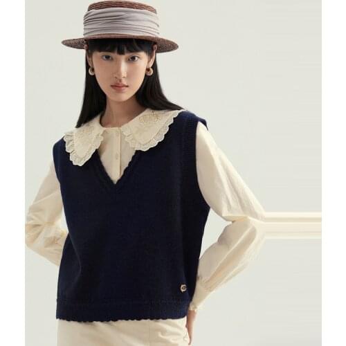 INMAN Autumn Winter Womens Vest V-Neck Prerry Style Embroidery Design Retro Sleeveless Knitted Pullover Sweater