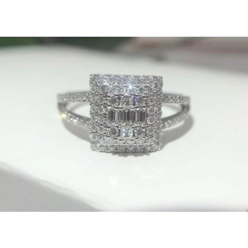 100% 18K Gold Rectangular Ladder Stitching Luxury Moissanite VVS D Color Female Ring