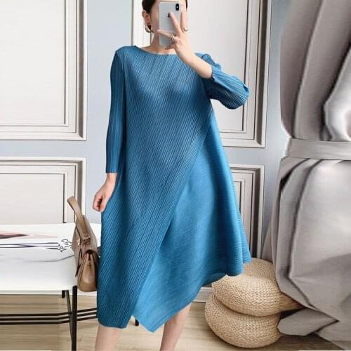Issey miyake pleated mid-length woman dress 2021 autumn new irregular design folded temperament loose plus size ruched dress
