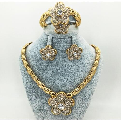 The new wholesale fashion jewellery set is brighter dubai gold jewellery for womens anniversary parties and birthday trips