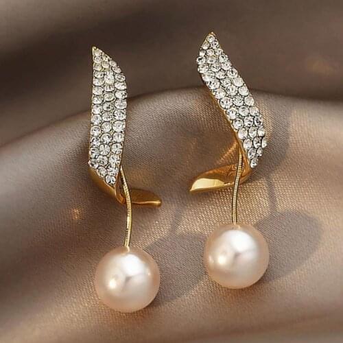 1 Pair Faux Pearl Drop Stud Earrings Unique Geometric Rhinestone Pearl Pendant Stud Earrings for Holiday