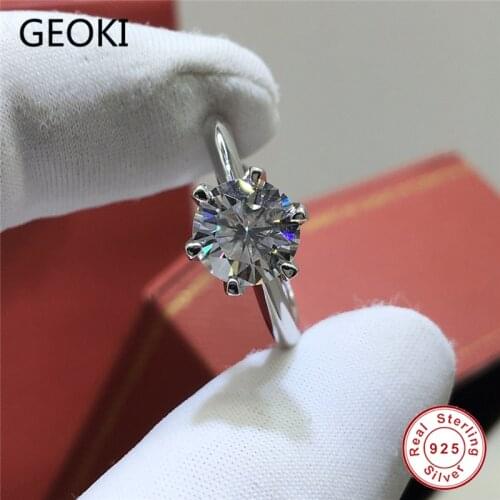 Geoki Luxury 925 Sterling Silver Passed Diamond Test 1-5 Ct Round Perfect Cut D Color VVS1 Moissanite Ring Women Wedding Jewelry