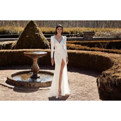 Vintage Long Sleeve Satin Wedding Dresses with Slit A-Line Ivory Pleated Zipper Back Robes De Mariée Bridal Gown For Women