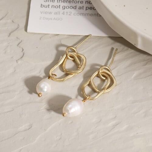New Fashion Baroque Pearl Earrings Temperament Personality Versatile Pendant Earrings Elegant Jewelry For Women Wedding