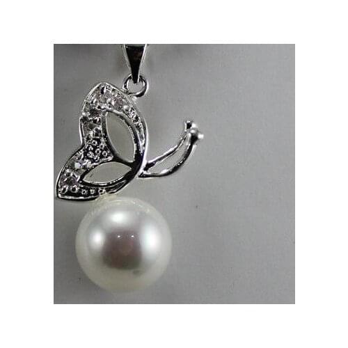 Generous and grace lady' swhite shell pearl butterfly pendant necklace