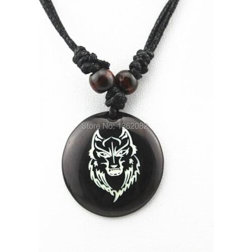 Hot Selling Imitation Yak Bone Resin Carved Totem Wolf Pendant Necklace for Men Womens Amulet Gift MN575