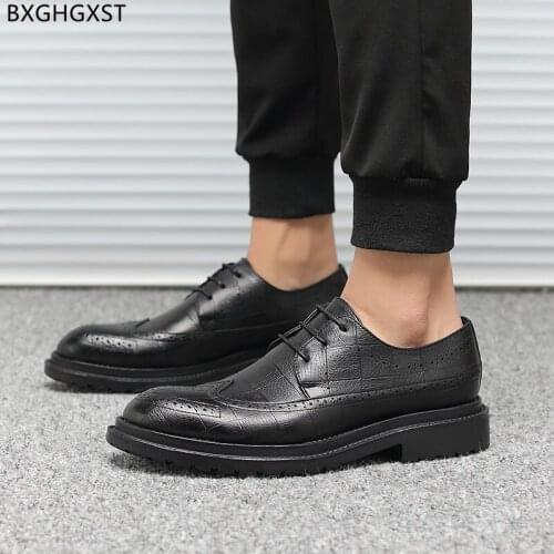 Designer Leather Shoes Men Formal Oxford Suit Shoes for Men 2021 Black Brogues Men Formal Shoes Sapato Social Masculino Zapatos