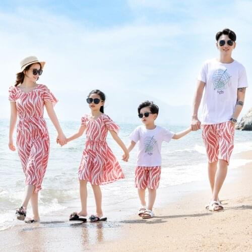 Summer Family Matching Outfits Beach Mum Daughter Red Leaves Dress Dad Son Cotton T-shirt &Shorts Holiday Seaside Couple Outfits