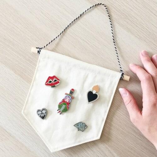 Childrens Room Decoration Hanging Badge Storage Wall Hanging Nordic Style Multifunctional 3 Color Brooch Display Pendant