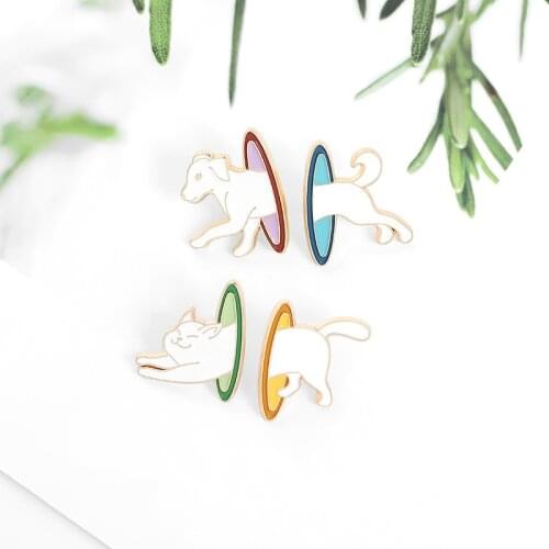 Puppy Jumping Big Circle Brooch Funny Cartoon Animal Brooch Cat Enamel Pins Creative Animal Juggling Brooch Cute Backpack Badge