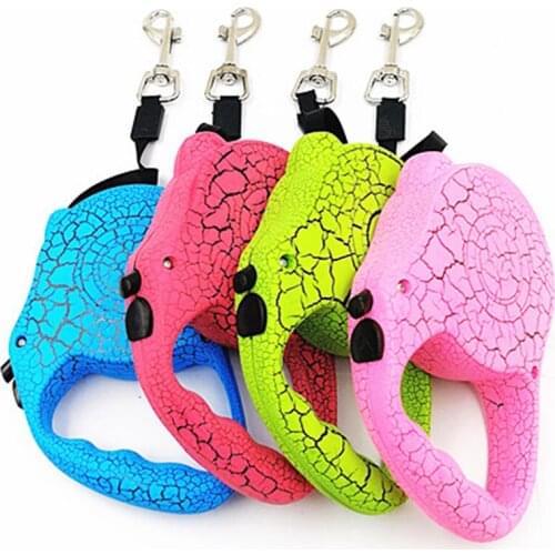 Pet dog leashes the new 5-meter cat and dog tractor has a cat chain with a crack pattern