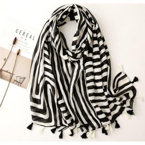 Fashion Autumn Women Viscose Scarf Bohemian Aztec Tassel Beach Hijab Shawls and Wraps Female Foulards Echarpe Muslim 180*90Cm