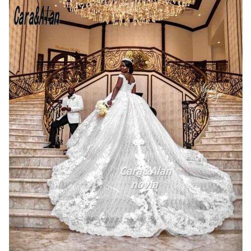 Luxury Ball Gown Wedding Dress For Bride 2021 Off the Shoulder Arabic Princess Bridal Gowns Lae Sequin robe de soirée de mariage