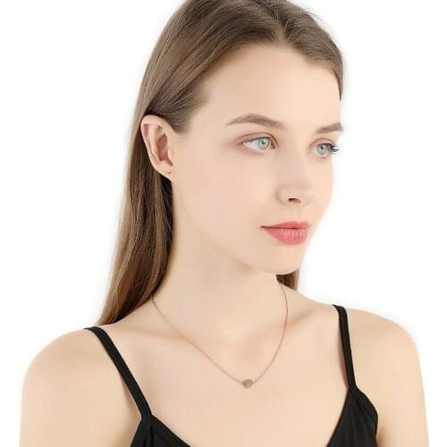 2020 jewelry on the neck clavicle chain gold pendent necklace for women stainless steel fashion simple women chain on neck