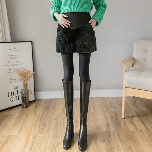 Pregnant women autumn and winter fashion plaid shorts gold velvet thickened matching socks new Korean shorts