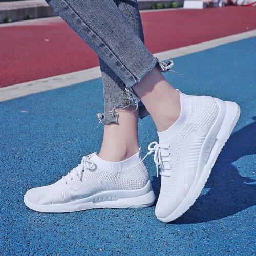Womens White Shoes Spring Autumn 2021 Solid Color Breathable Casual Flying Shoes Fashion Sports Running Shoes Women Sneakers