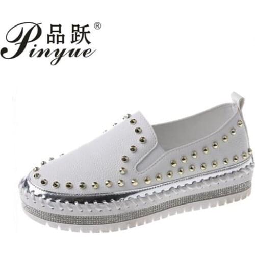 Women Flats Shoes Casual Studded Flats Luxury Brand Rivet Loafers Unisex Shoes Slip On Big Size 41 42 43 Spikes Studded