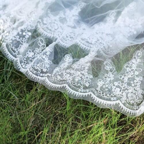 2 Tier Double Layer Women Wedding Veil Glitter Sequins Embellished Eyelash Scalloped Lace Trim Comb Bridal Veil Party Costume
