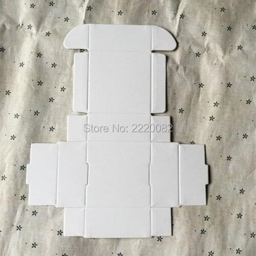 Free shipping 30pcs a lot 7x7x3cm white paper casket/candy case/packing box/top grade gift case/useful snack case