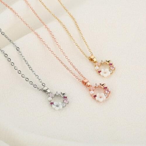 Fashion Creative Butterfly Flowers Necklace Pearl Shell Garland Elegant Cute Pendant Necklace for Women Jewelry Accessories