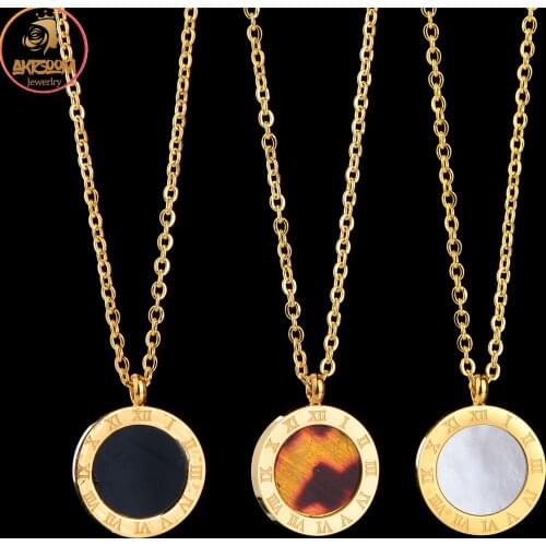 Akizoom Luxury Golden Roman Letter Shell Necklace Stainless Steel High Polish Small Black Round Necklace for Women Girl Jewelry