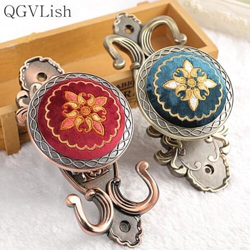 QGVLish 2Pcs Embroidery Curtain Hooks Coat Hanger Curtain Accessories Tieback Buckles Tassel Tower Brush Hooks Curtain Holdback