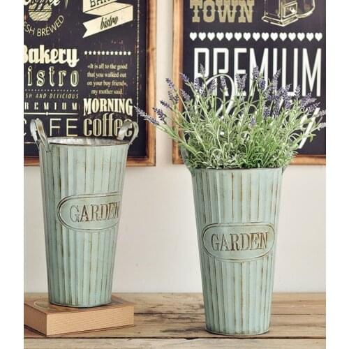 American country to do the old retro vertical stripes tin bucket landing big flower barrel flower shops display of props wedding